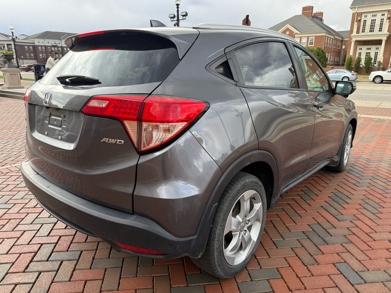 Honda HR-V EX-L w/Navigation 4WD CVT 2016 Honda HR-V EX-L w/Navigation 4WD CVT 2016