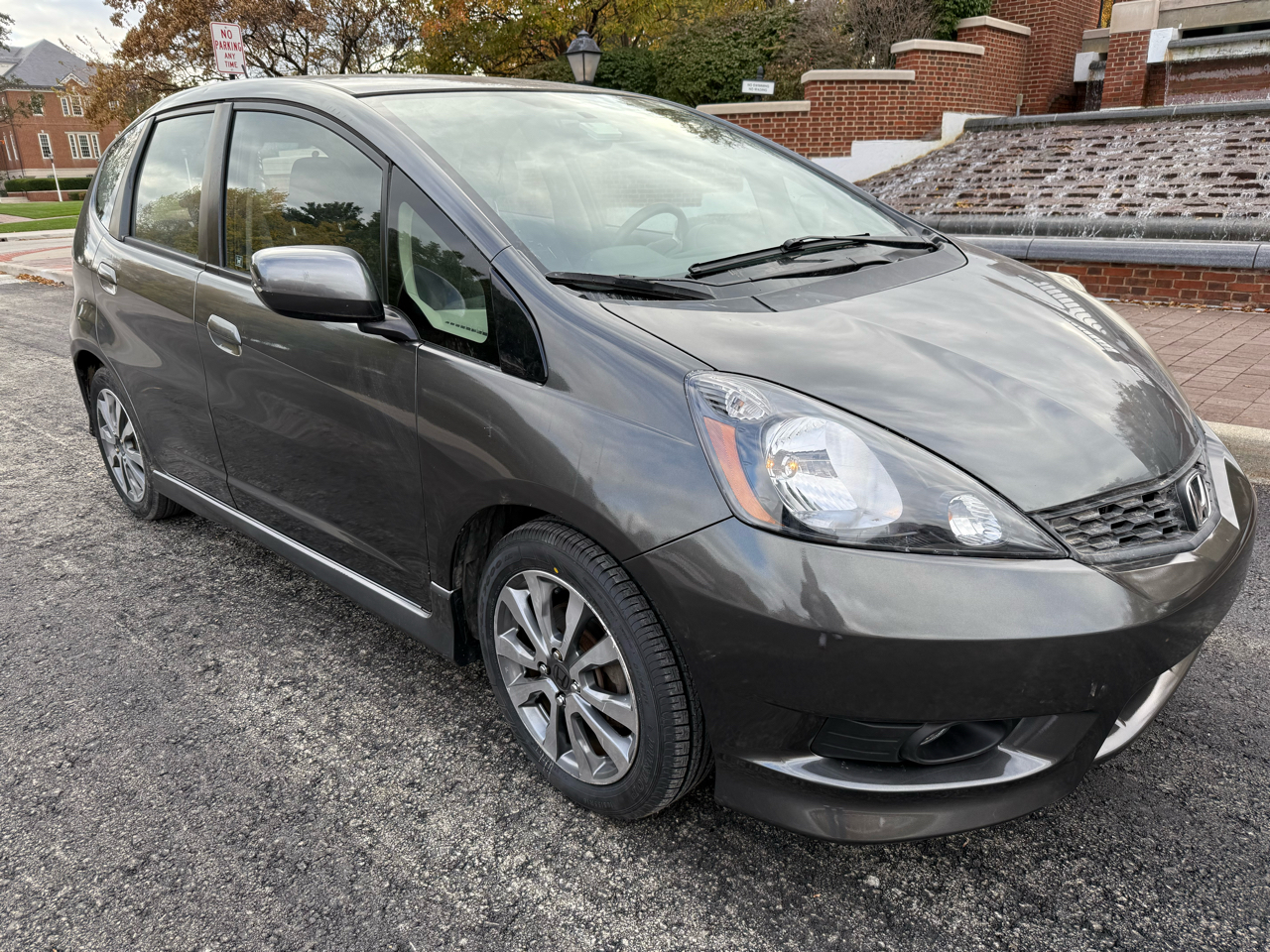 Honda Fit Sport 5-Speed MT 2012 Honda Fit Sport 5-Speed MT 2012