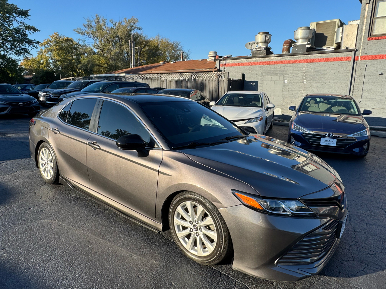 2019 Toyota Camry XLE photo 2