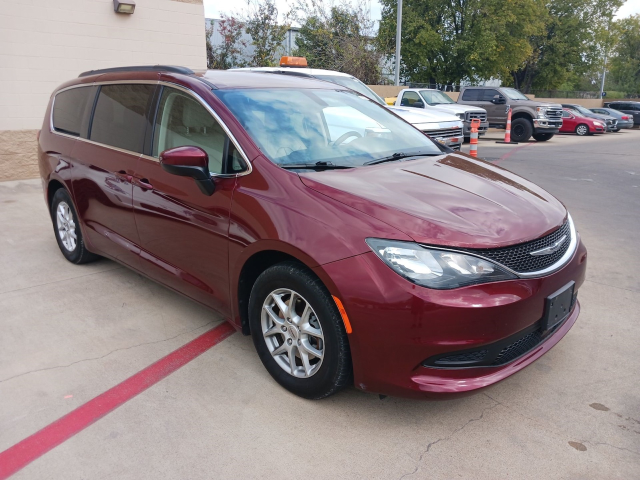 2021 Chrysler Voyager's photo