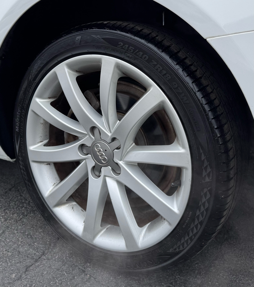 Audi A4 4dr Sdn Auto quattro 2.0T Premium 2014