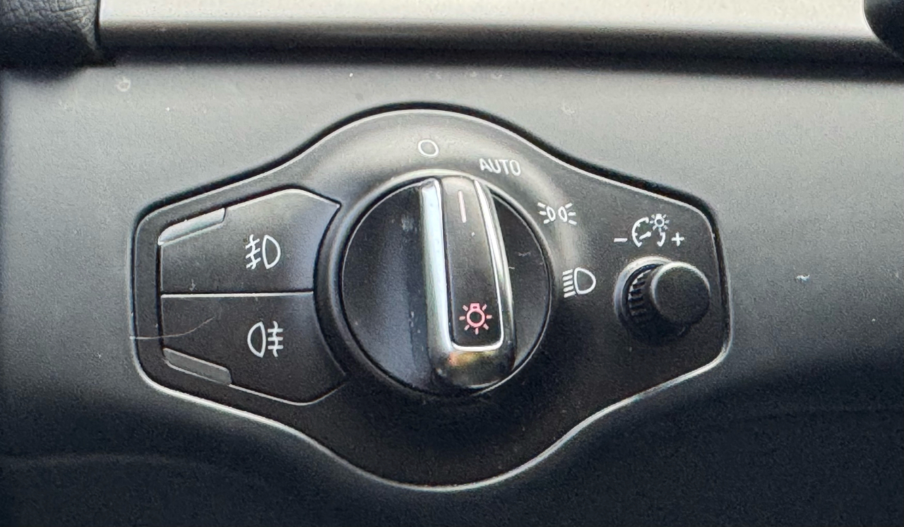 Audi A4 4dr Sdn Auto quattro 2.0T Premium 2014