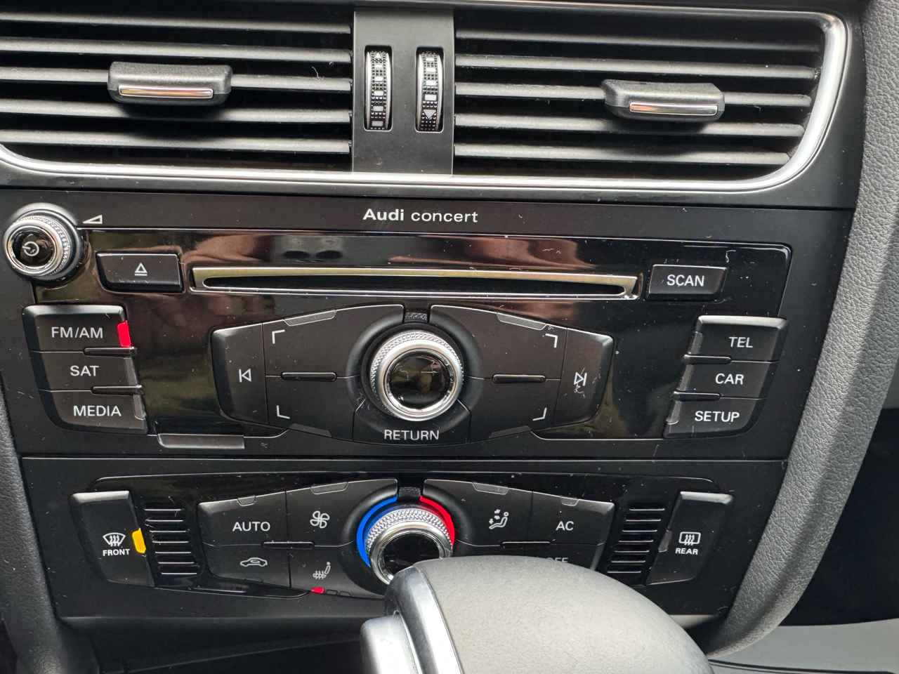 Audi A4 4dr Sdn Auto quattro 2.0T Premium 2014