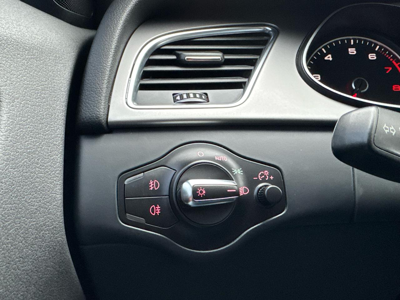 Audi A4 4dr Sdn Auto quattro 2.0T Premium 2014