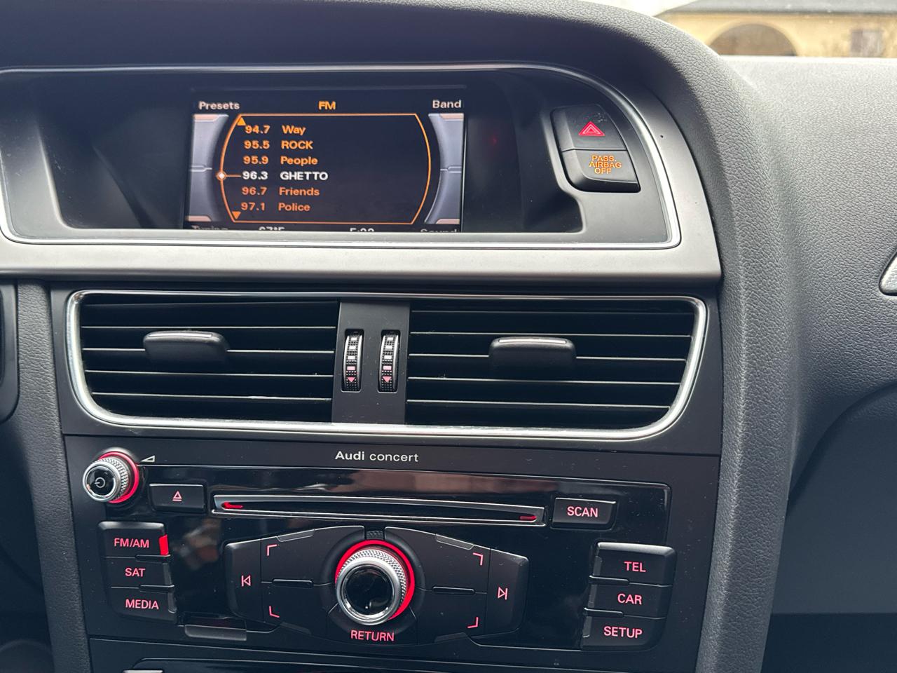 Audi A4 4dr Sdn Auto quattro 2.0T Premium 2014