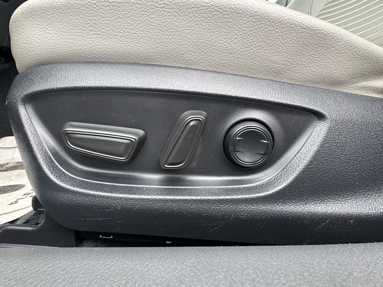 Toyota Camry 2014.5 4dr Sdn I4 Auto SE Sport (Natl) 2023