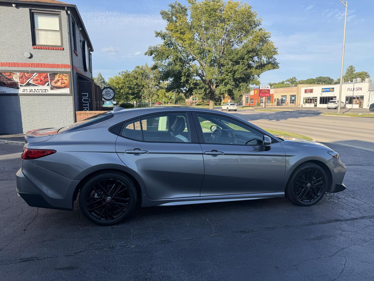 Toyota Camry 2014.5 4dr Sdn I4 Auto SE (Natl) 2025