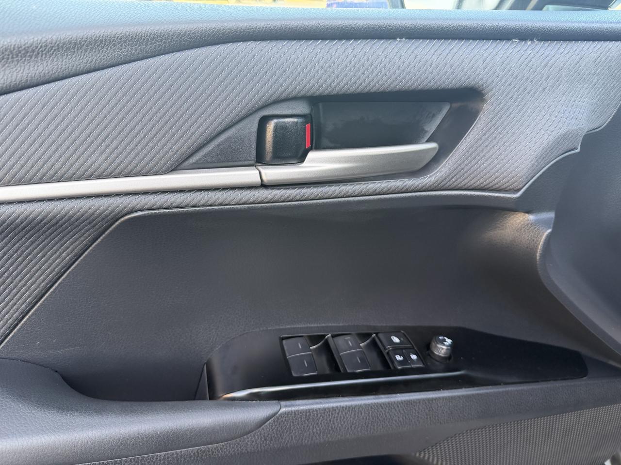 Toyota Camry 2014.5 4dr Sdn I4 Auto SE (Natl) 2025