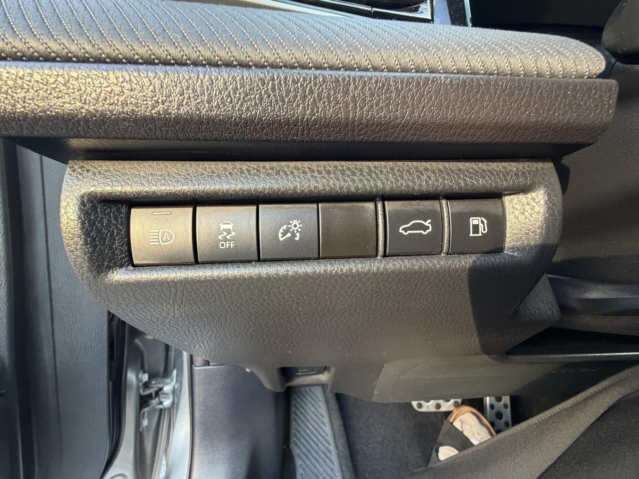 Toyota Camry 2014.5 4dr Sdn I4 Auto SE (Natl) 2025