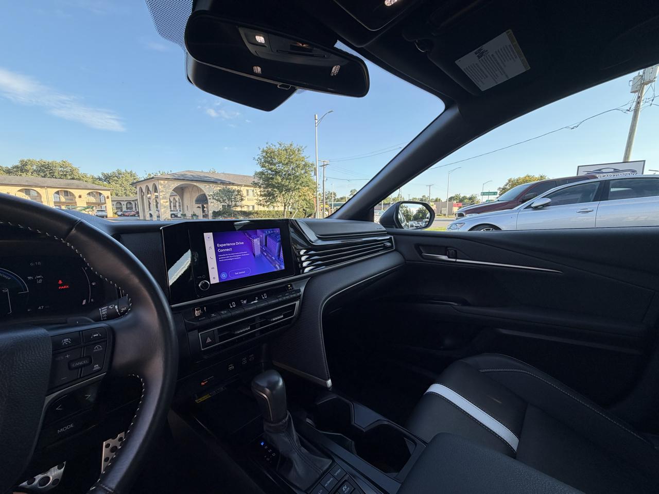 Toyota Camry 2014.5 4dr Sdn I4 Auto SE (Natl) 2025