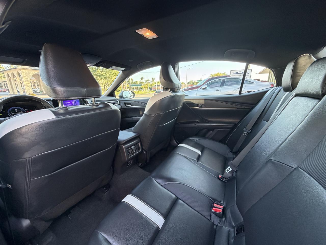 Toyota Camry 2014.5 4dr Sdn I4 Auto SE (Natl) 2025