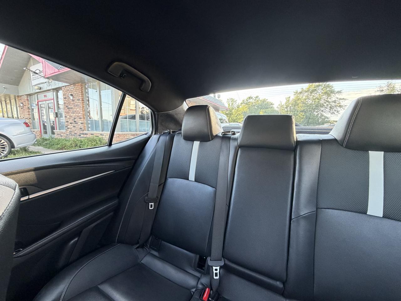 Toyota Camry 2014.5 4dr Sdn I4 Auto SE (Natl) 2025