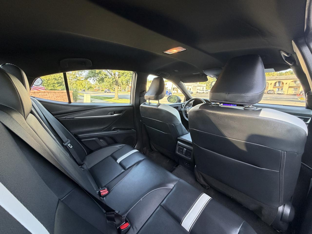 Toyota Camry 2014.5 4dr Sdn I4 Auto SE (Natl) 2025