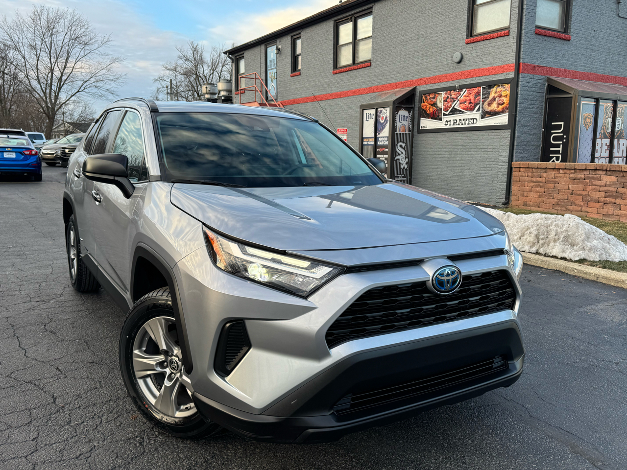 2024 Toyota RAV4 LE's photo