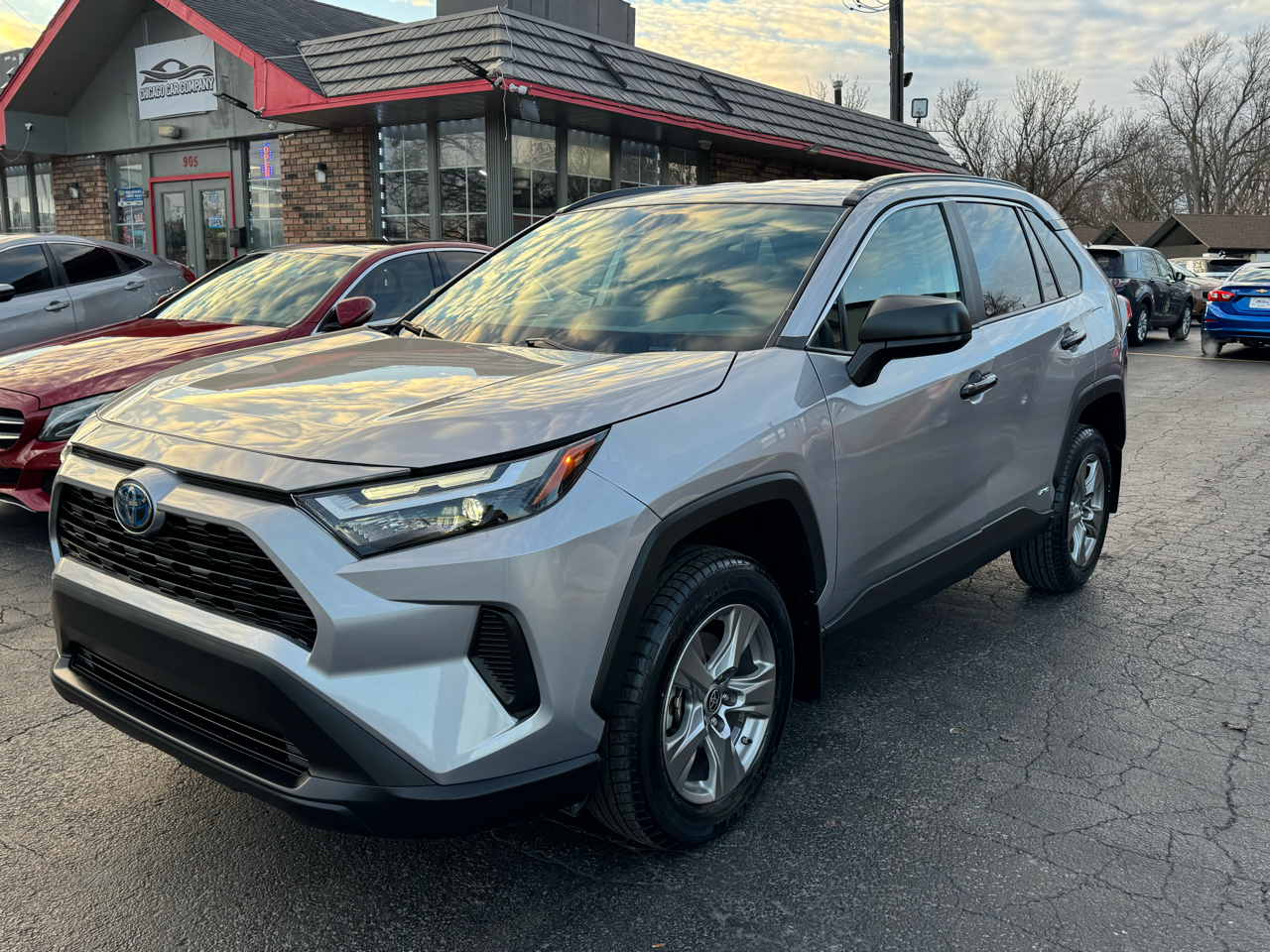 Toyota RAV4 Hybrid LE AWD (Natl) 2024