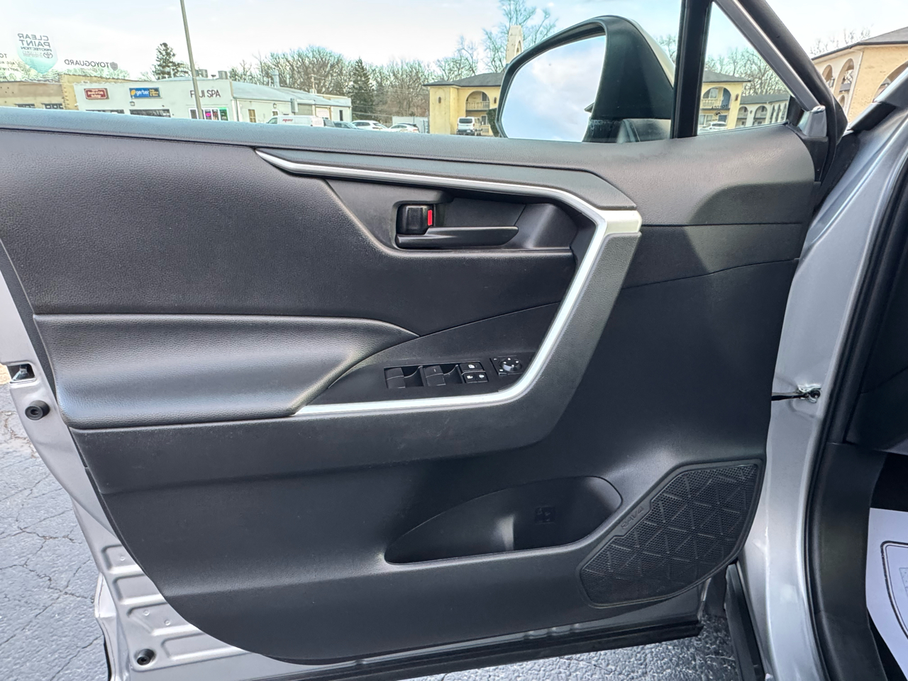 Toyota RAV4 Hybrid LE AWD (Natl) 2024