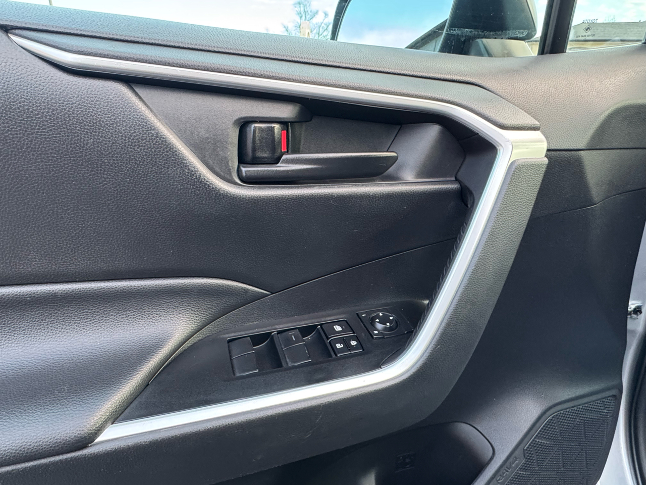 Toyota RAV4 Hybrid LE AWD (Natl) 2024