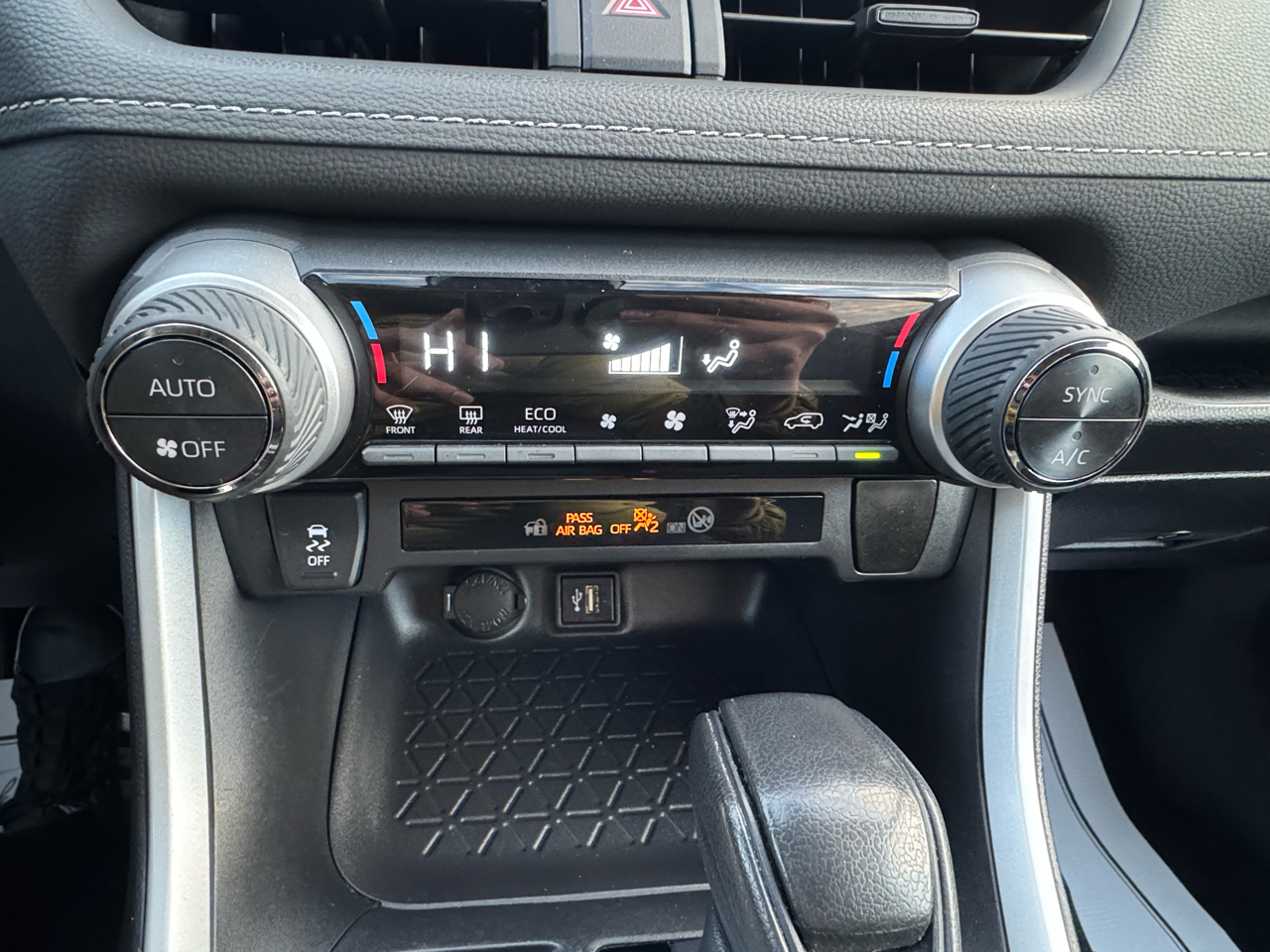 Toyota RAV4 Hybrid LE AWD (Natl) 2024