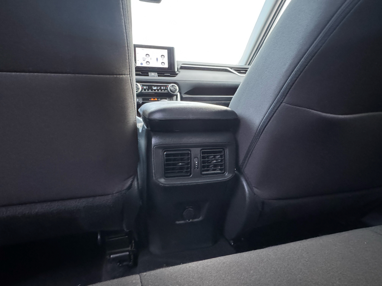 Toyota RAV4 Hybrid LE AWD (Natl) 2024