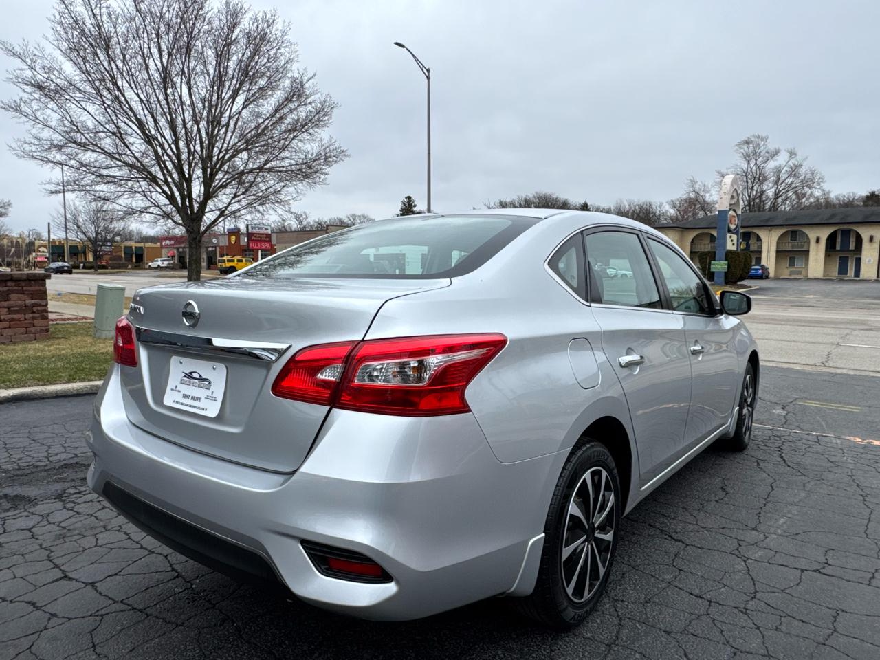 Nissan Sentra 4dr Sdn I4 CVT S 2016