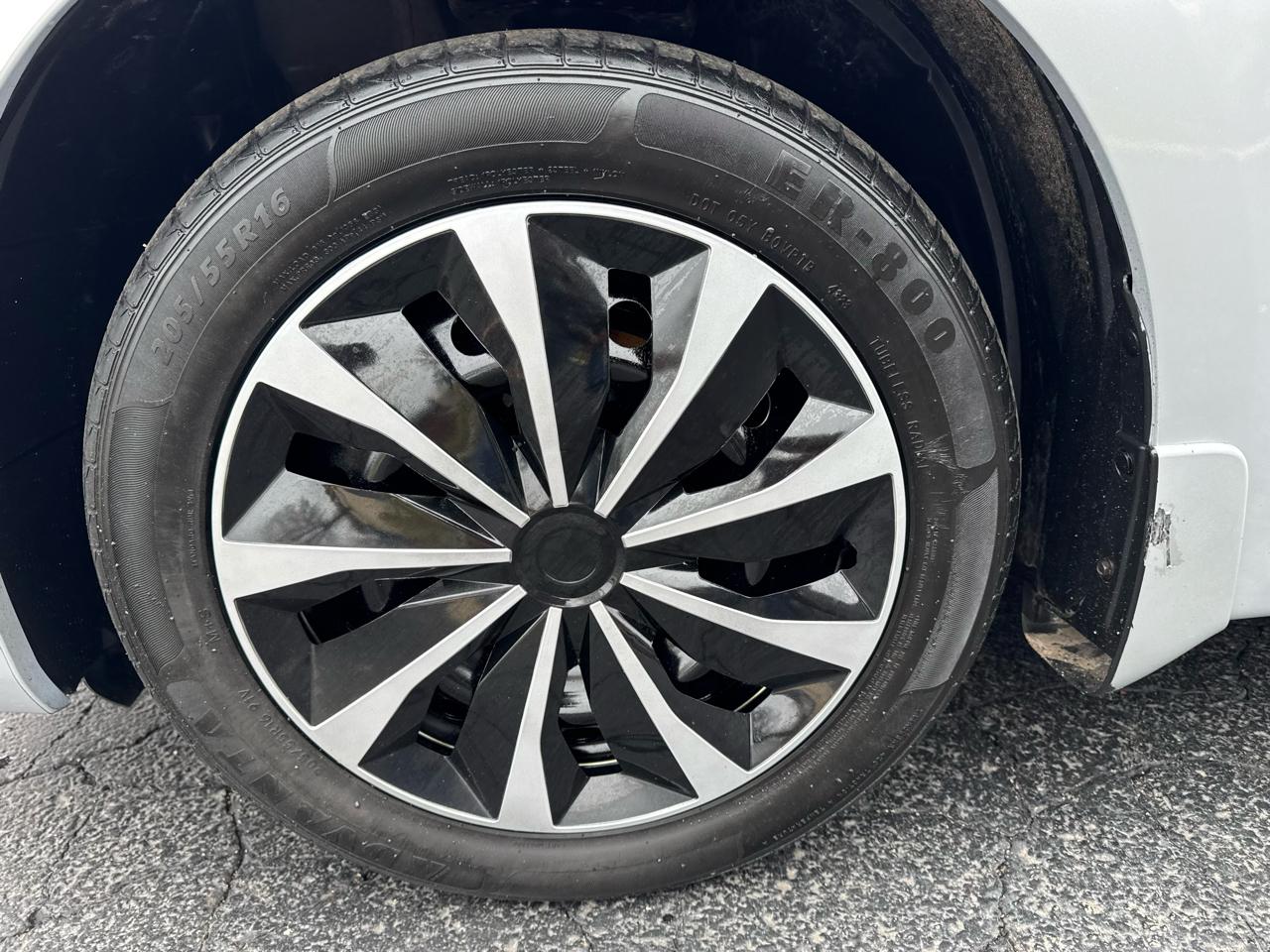 Nissan Sentra 4dr Sdn I4 CVT S 2016