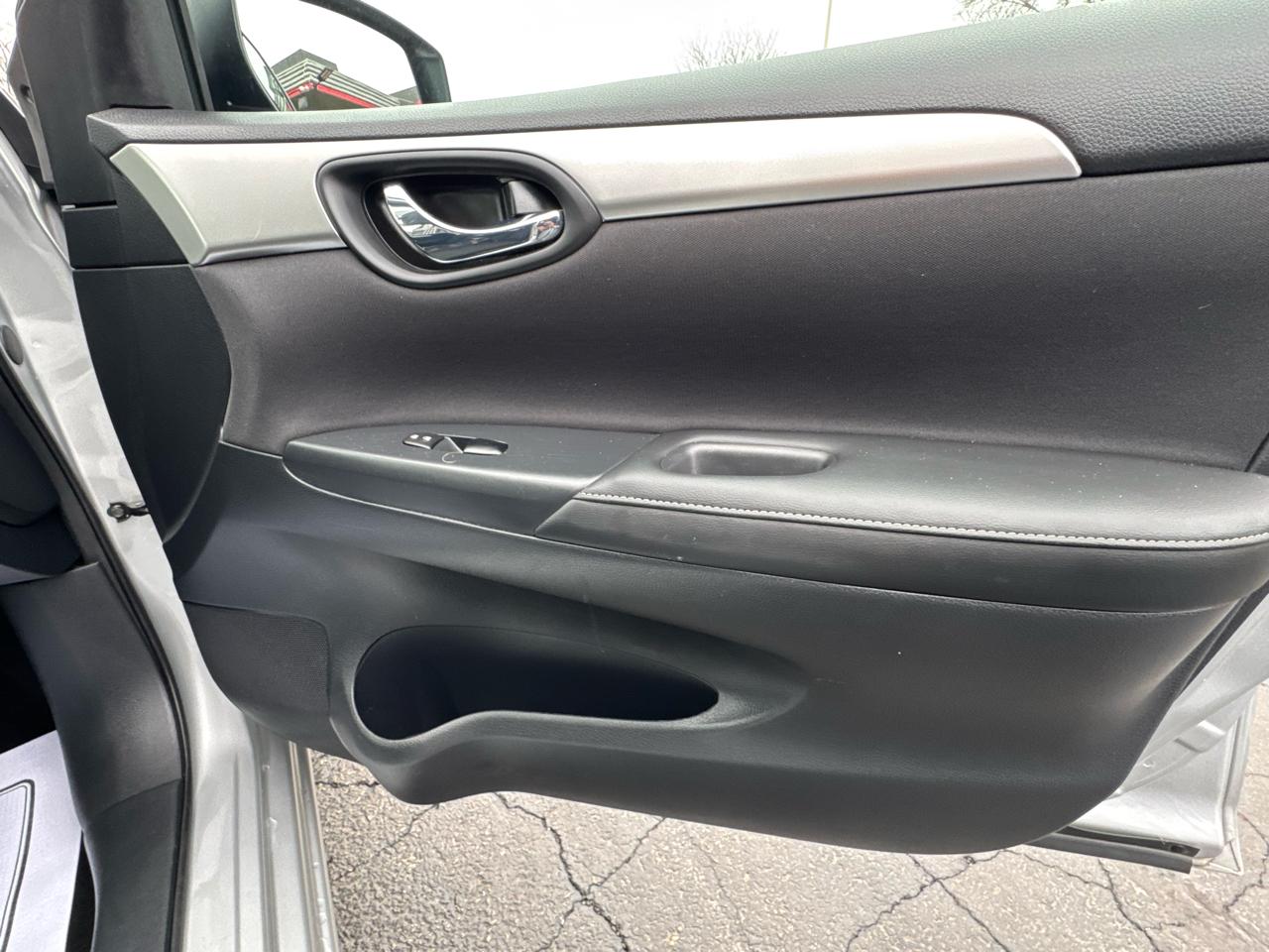 Nissan Sentra 4dr Sdn I4 CVT S 2016