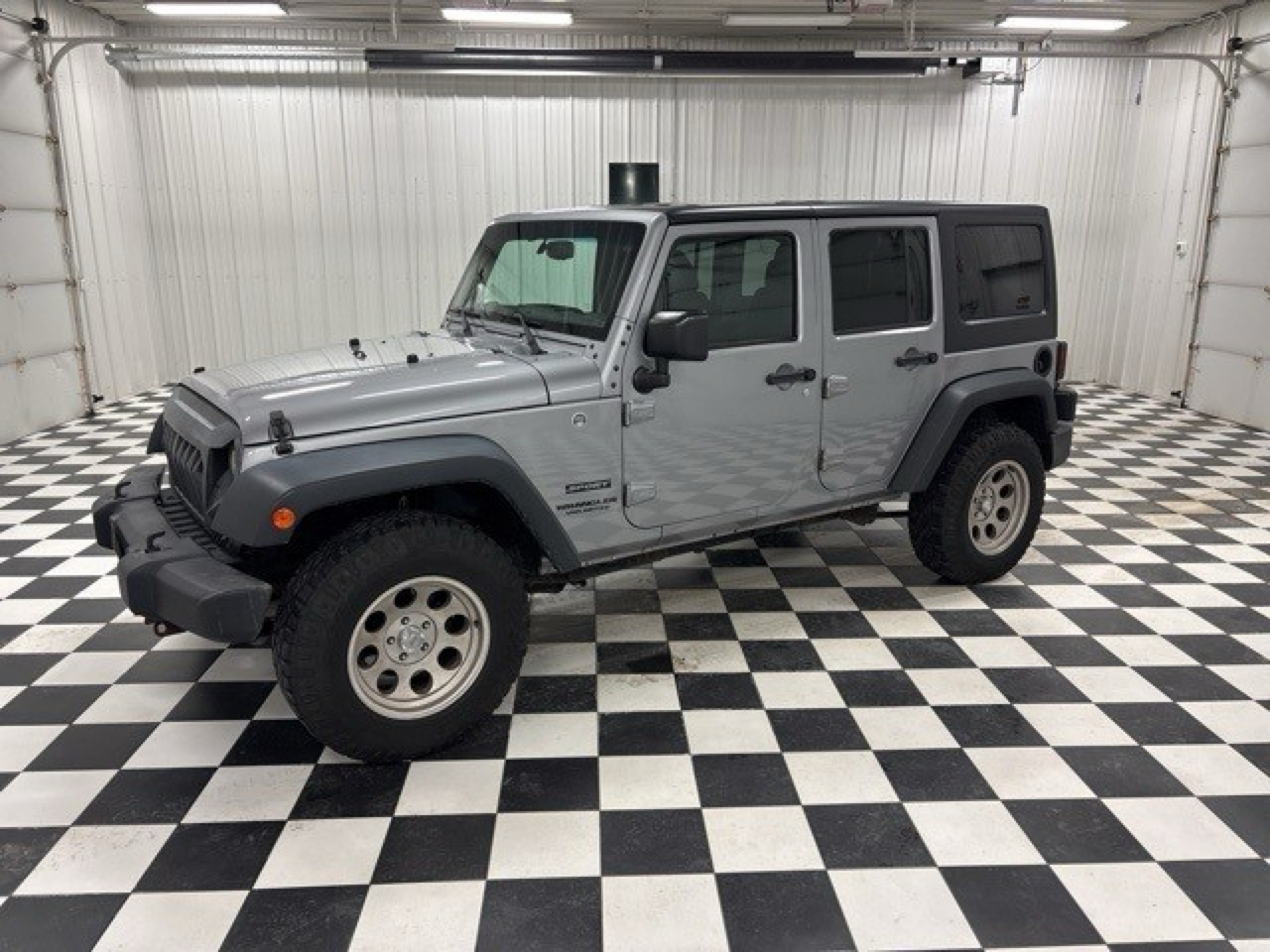 Jeep Wrangler Unlimited 4WD 4dr Sport 2016