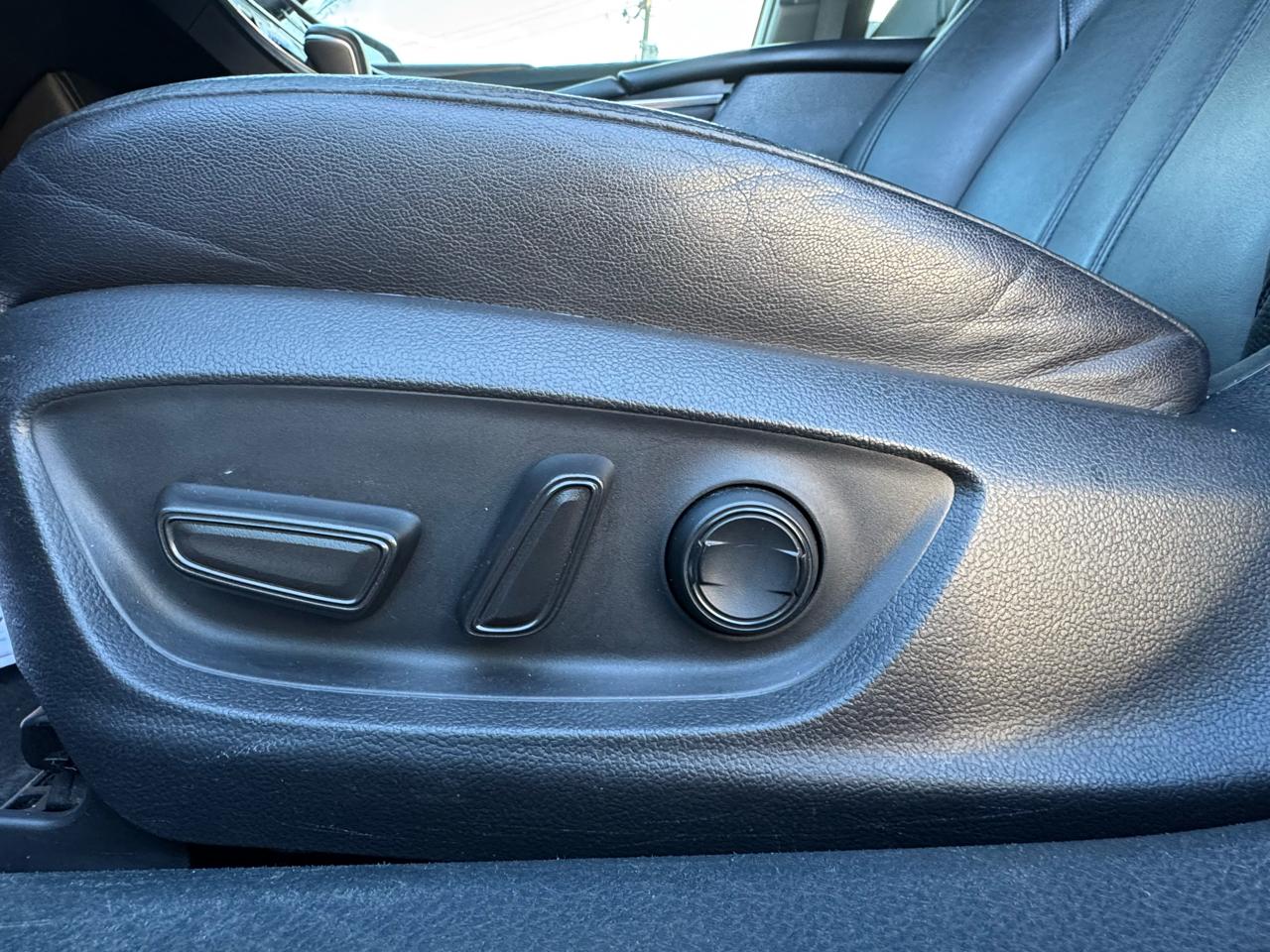 Toyota Avalon Hybrid XLE FWD (Natl) 2022