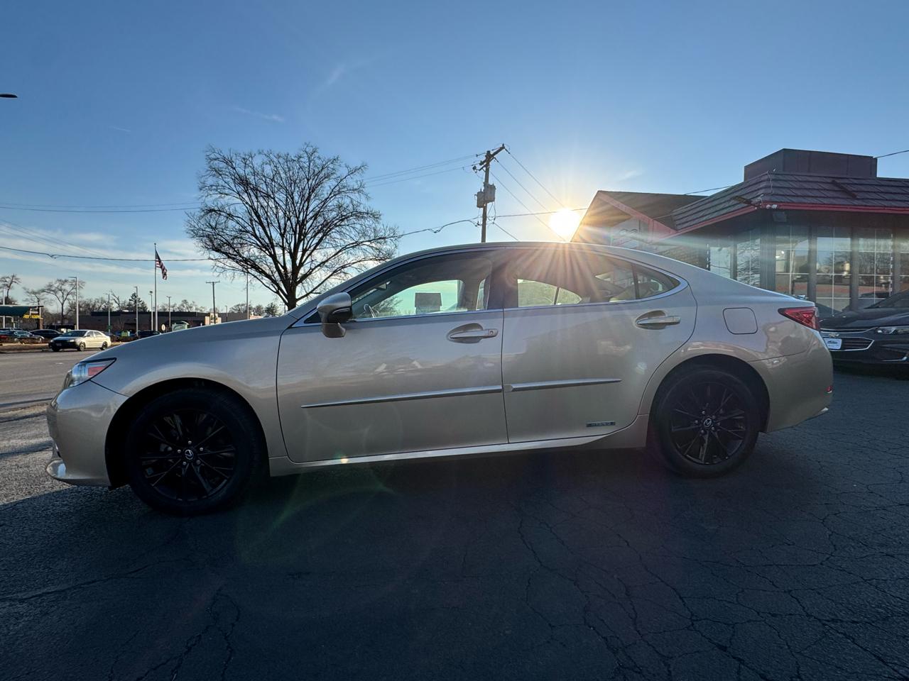 Lexus ES 300h 4dr Sdn Hybrid 2013