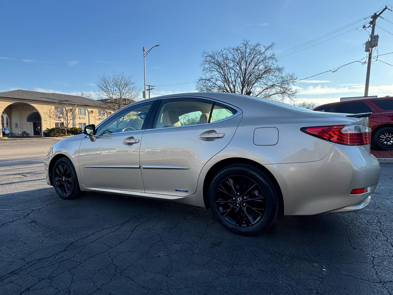Lexus ES 300h 4dr Sdn Hybrid 2013