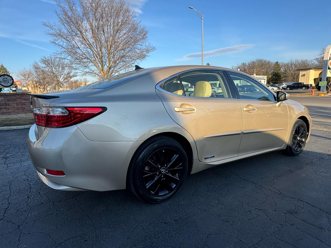 Lexus ES 300h 4dr Sdn Hybrid 2013