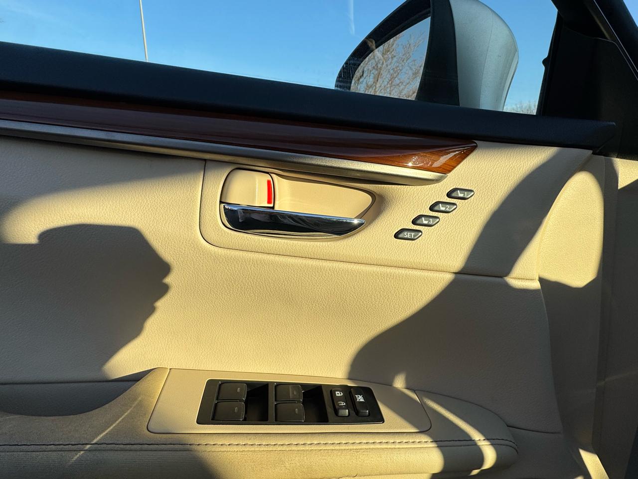 Lexus ES 300h 4dr Sdn Hybrid 2013