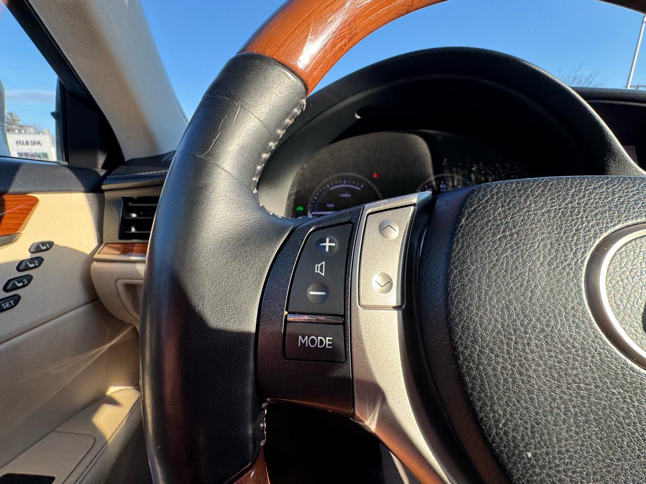 Lexus ES 300h 4dr Sdn Hybrid 2013