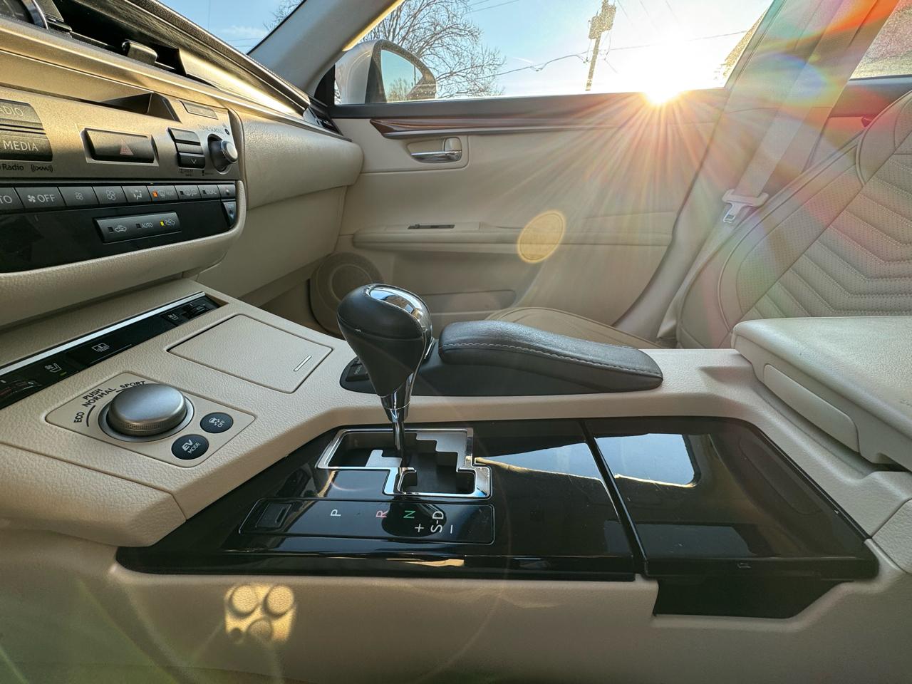 Lexus ES 300h 4dr Sdn Hybrid 2013