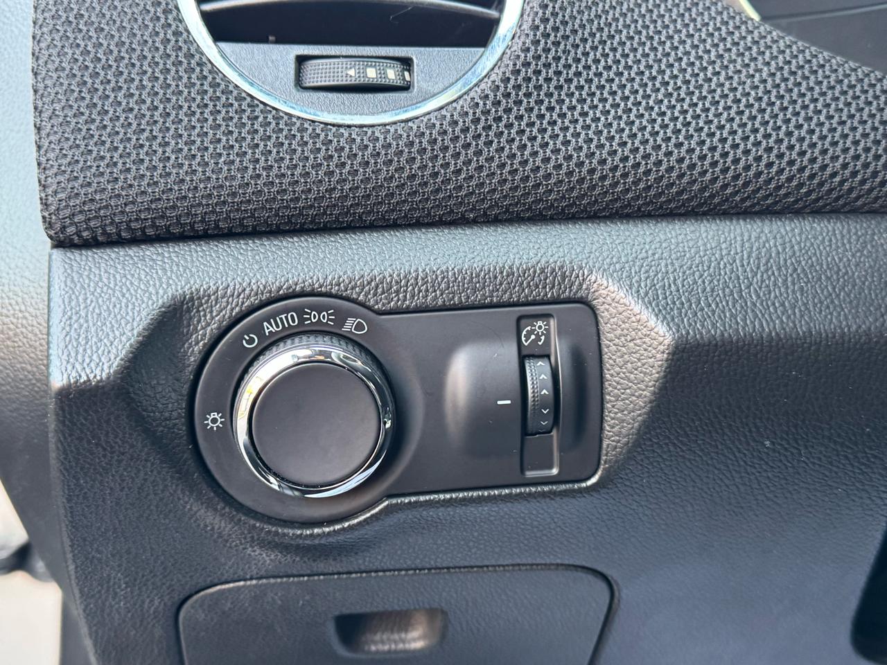 Chevrolet Cruze Limited 4dr Sdn Auto LT w/1LT 2016