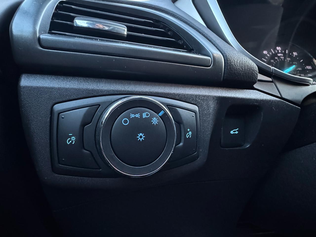 Ford Fusion 4dr Sdn SE Hybrid FWD 2015