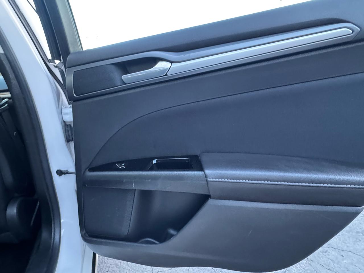 Ford Fusion 4dr Sdn SE Hybrid FWD 2015