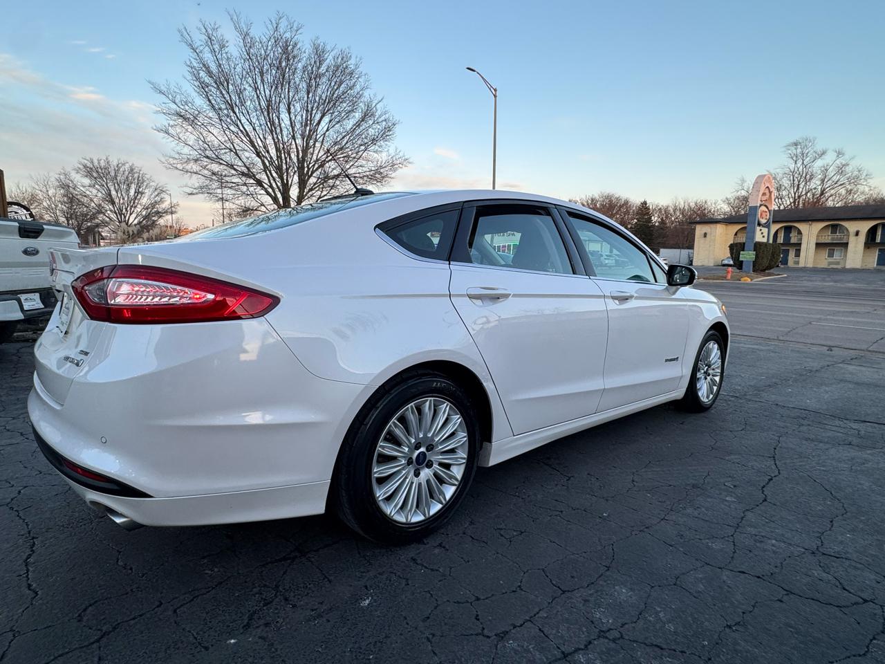 Ford Fusion 4dr Sdn SE Hybrid FWD 2015
