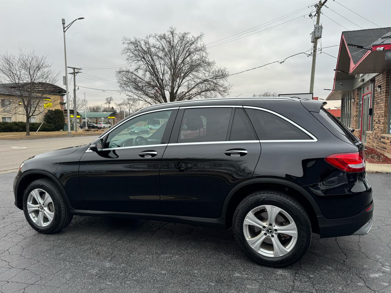 Mercedes-Benz GLC GLC 300 4MATIC SUV 2017