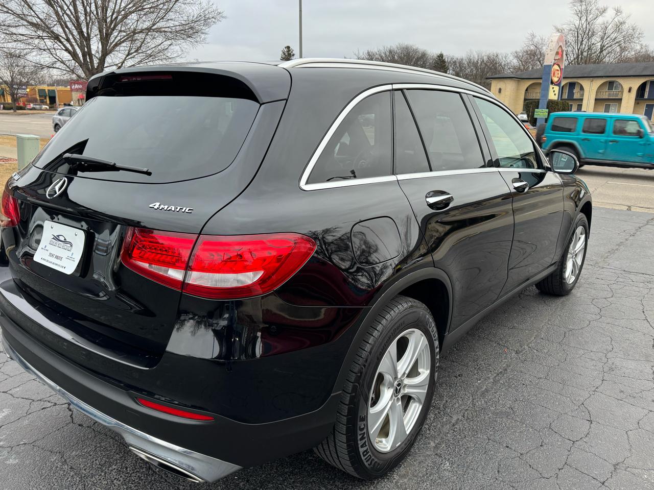 Mercedes-Benz GLC GLC 300 4MATIC SUV 2017