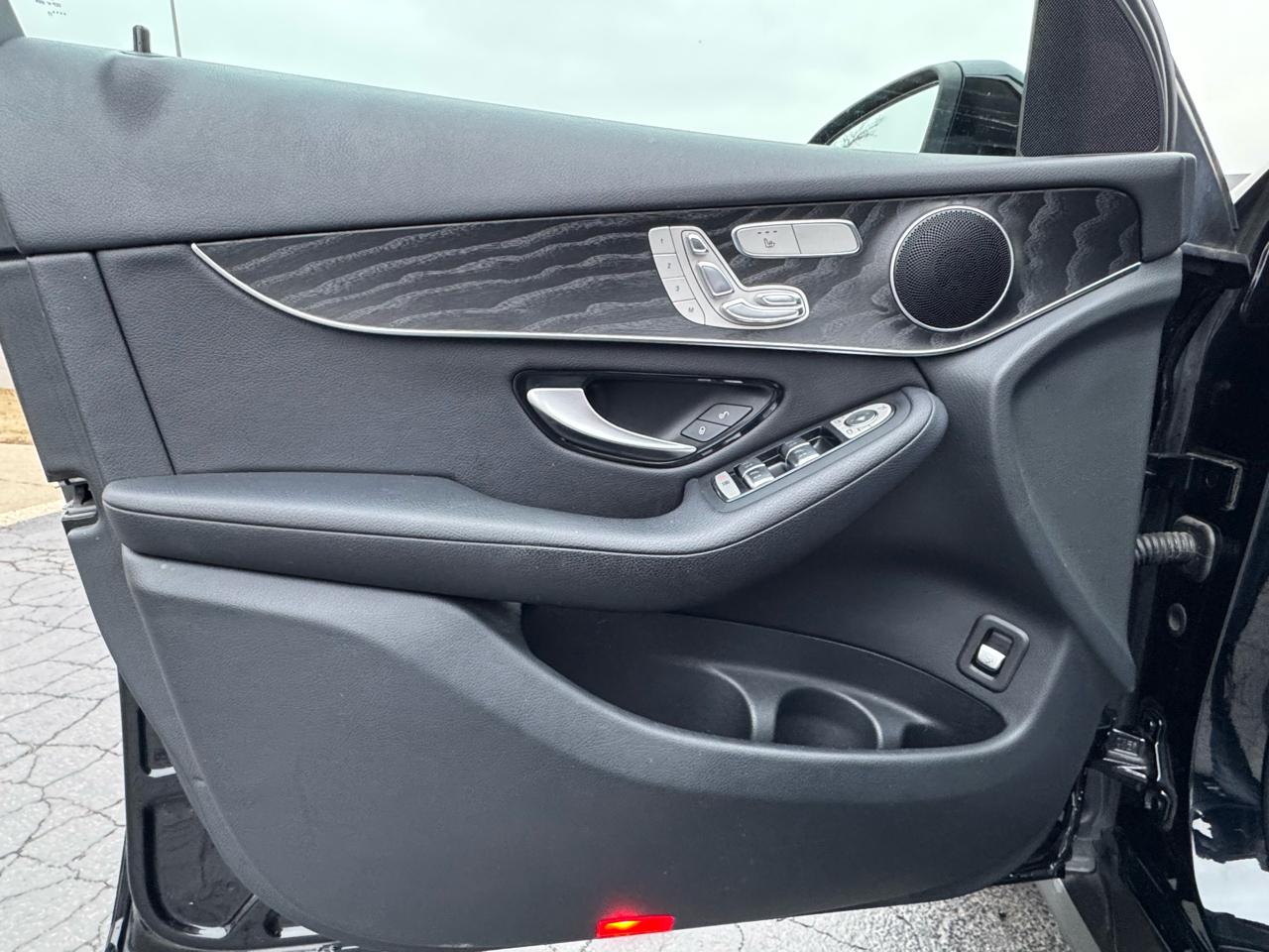 Mercedes-Benz GLC GLC 300 4MATIC SUV 2017