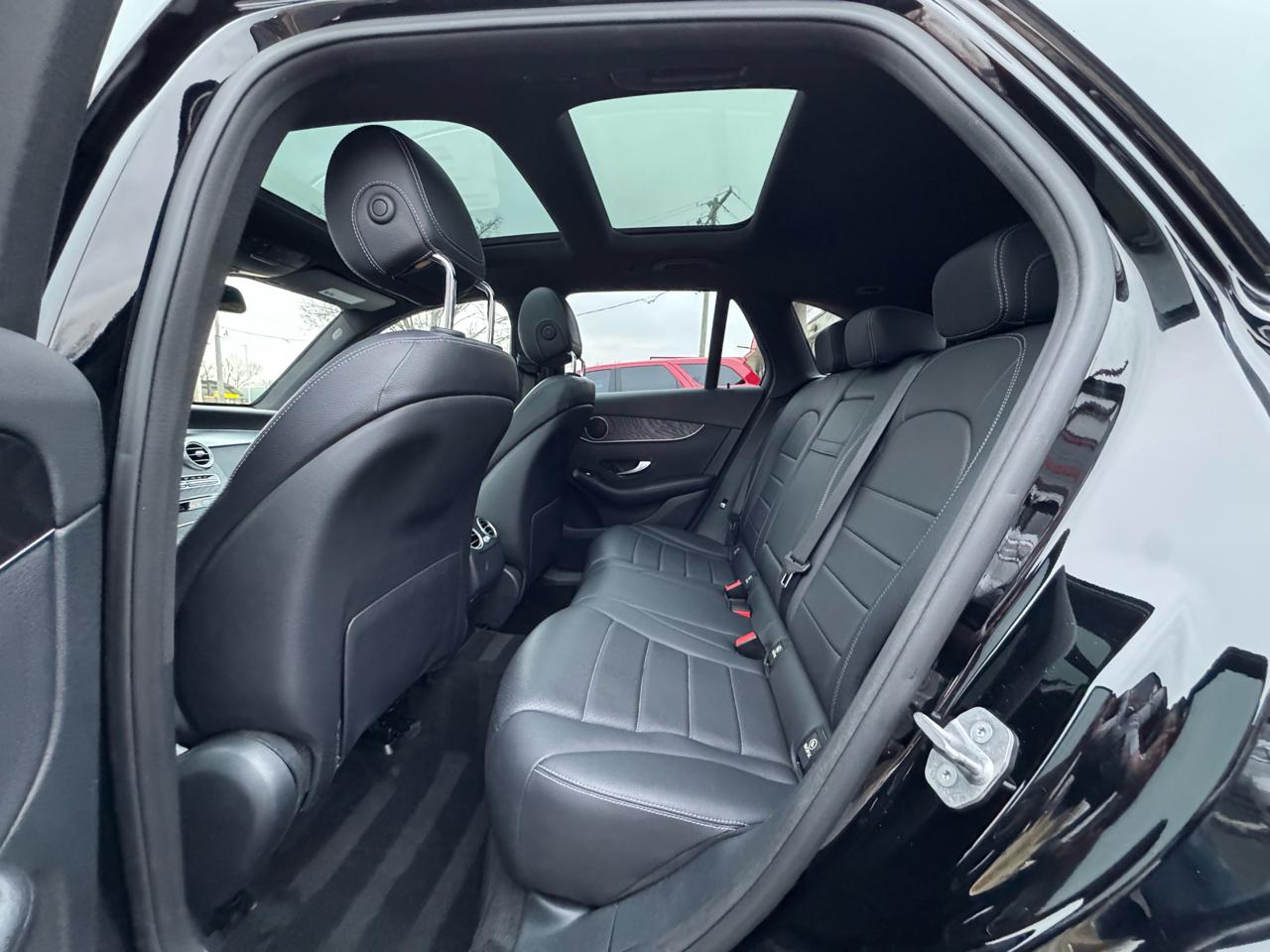 Mercedes-Benz GLC GLC 300 4MATIC SUV 2017