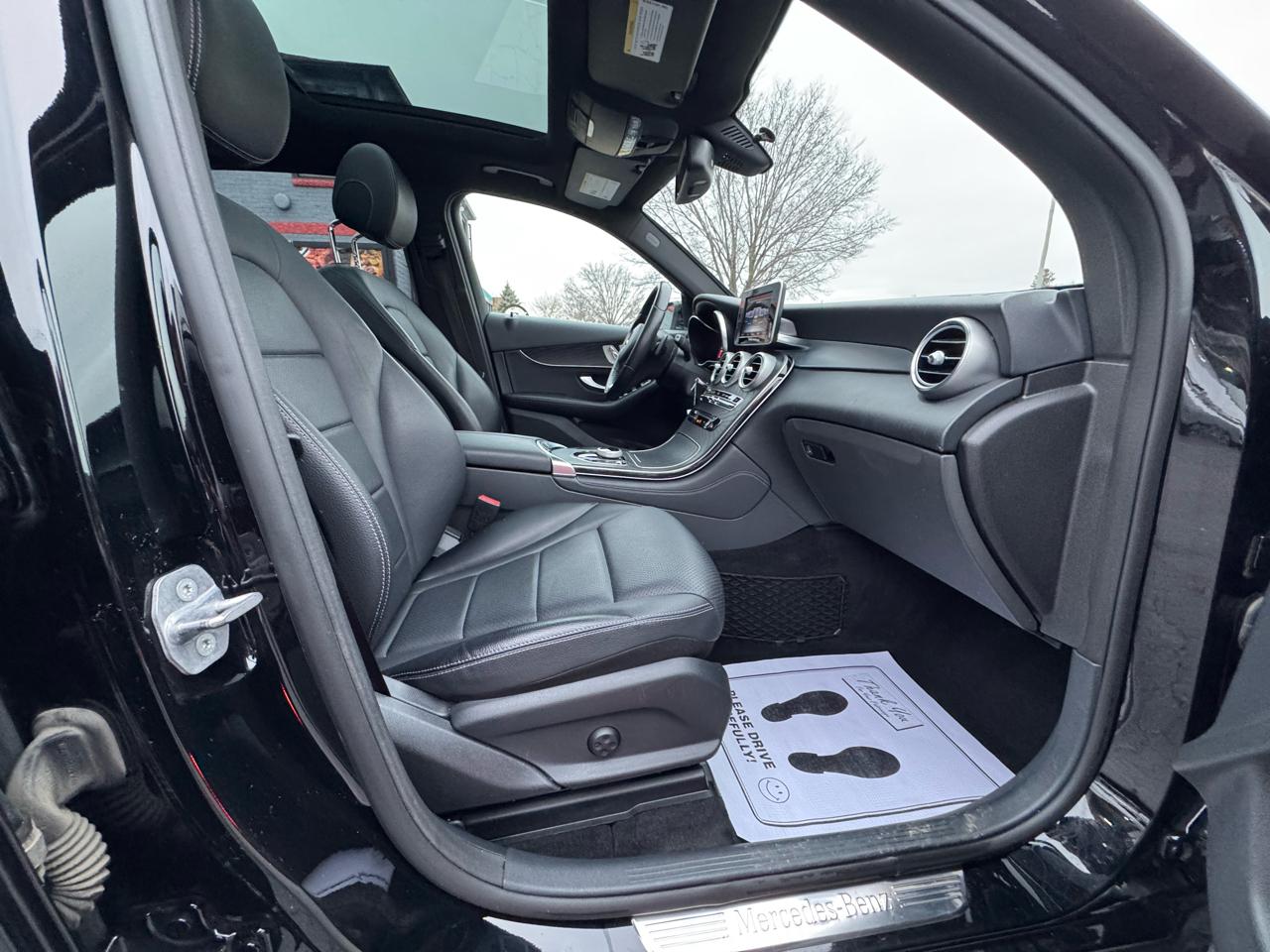 Mercedes-Benz GLC GLC 300 4MATIC SUV 2017