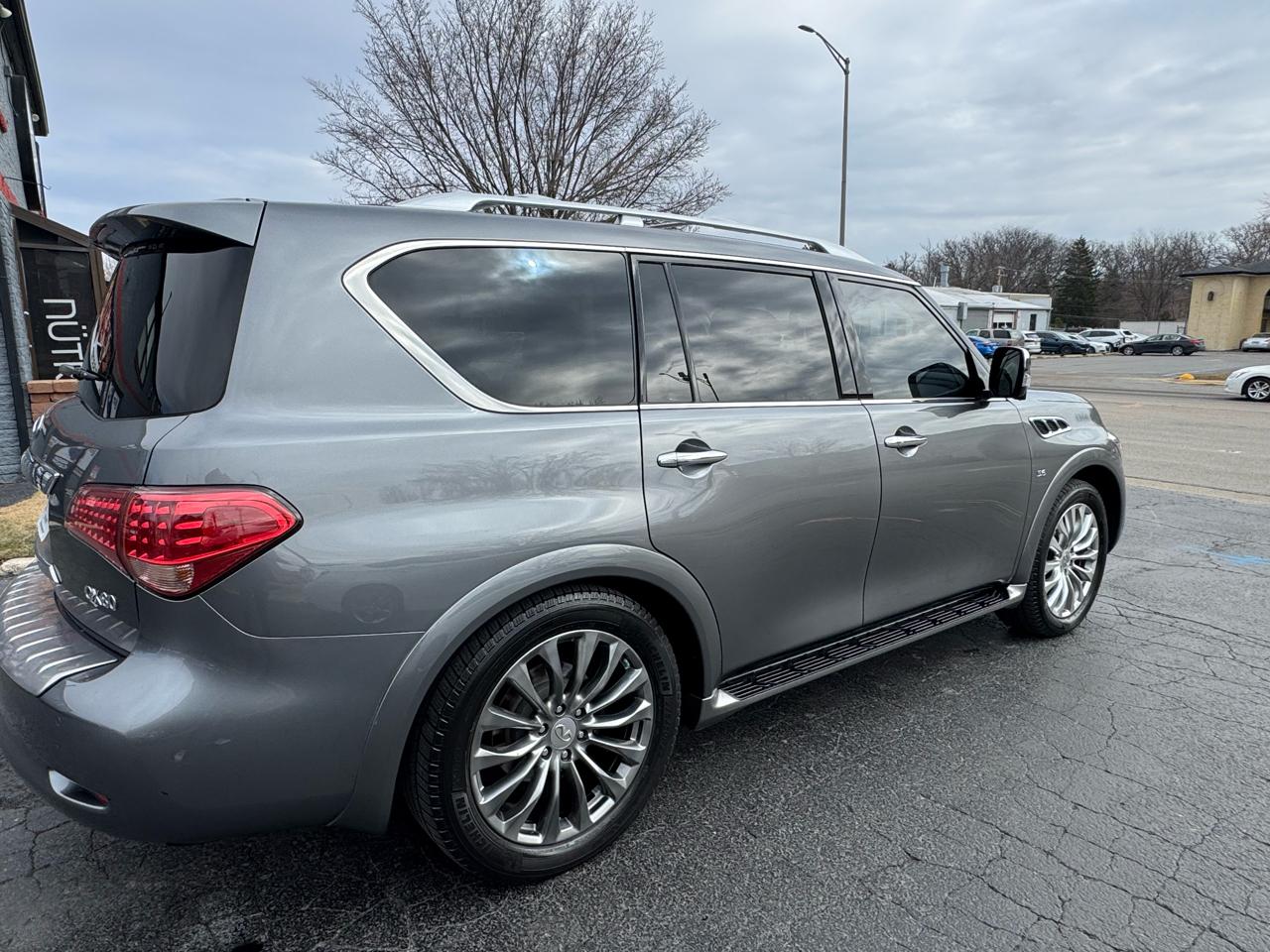 Infiniti QX80 AWD 2017