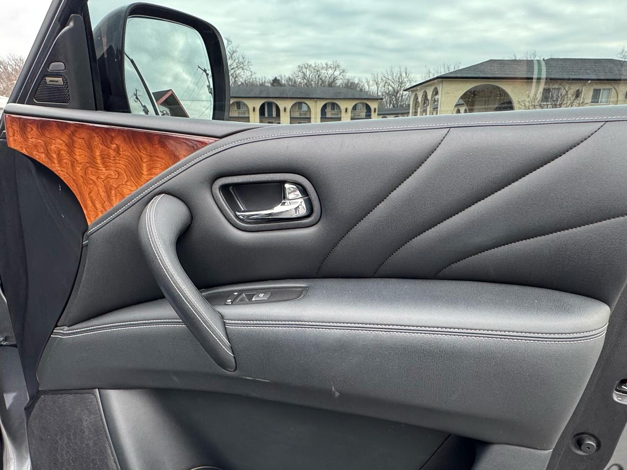 Infiniti QX80 AWD 2017