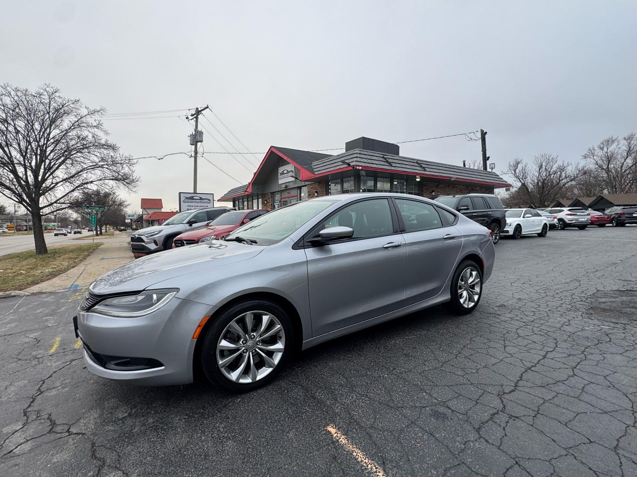 Chrysler 200 4dr Sdn S AWD 2015