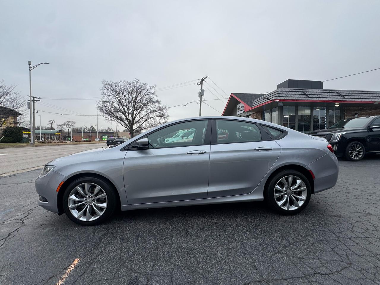 Chrysler 200 4dr Sdn S AWD 2015