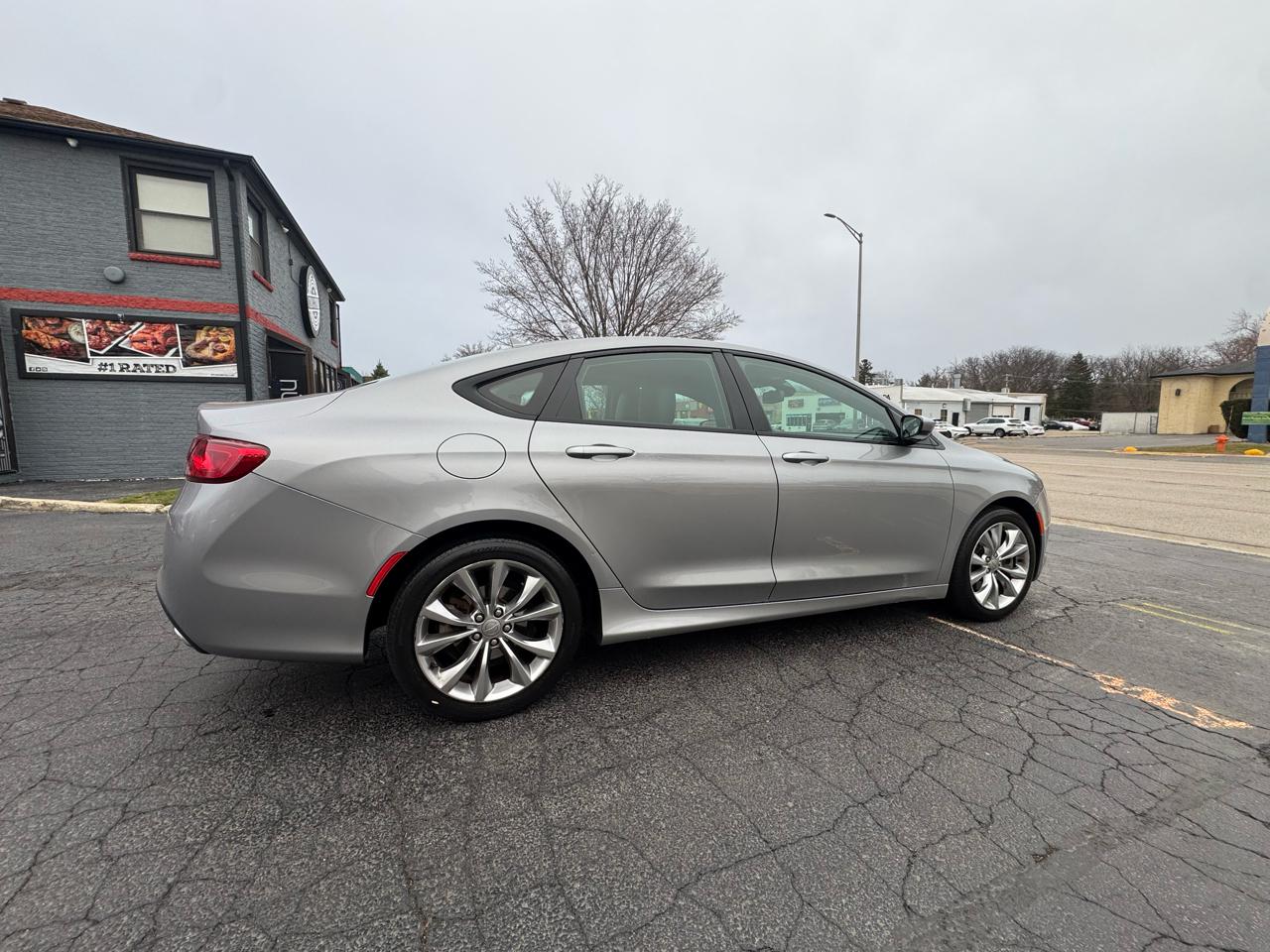 Chrysler 200 4dr Sdn S AWD 2015