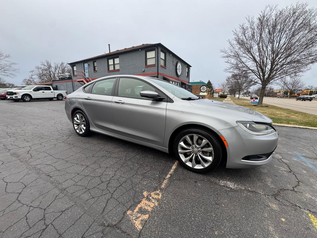 Chrysler 200 4dr Sdn S AWD 2015