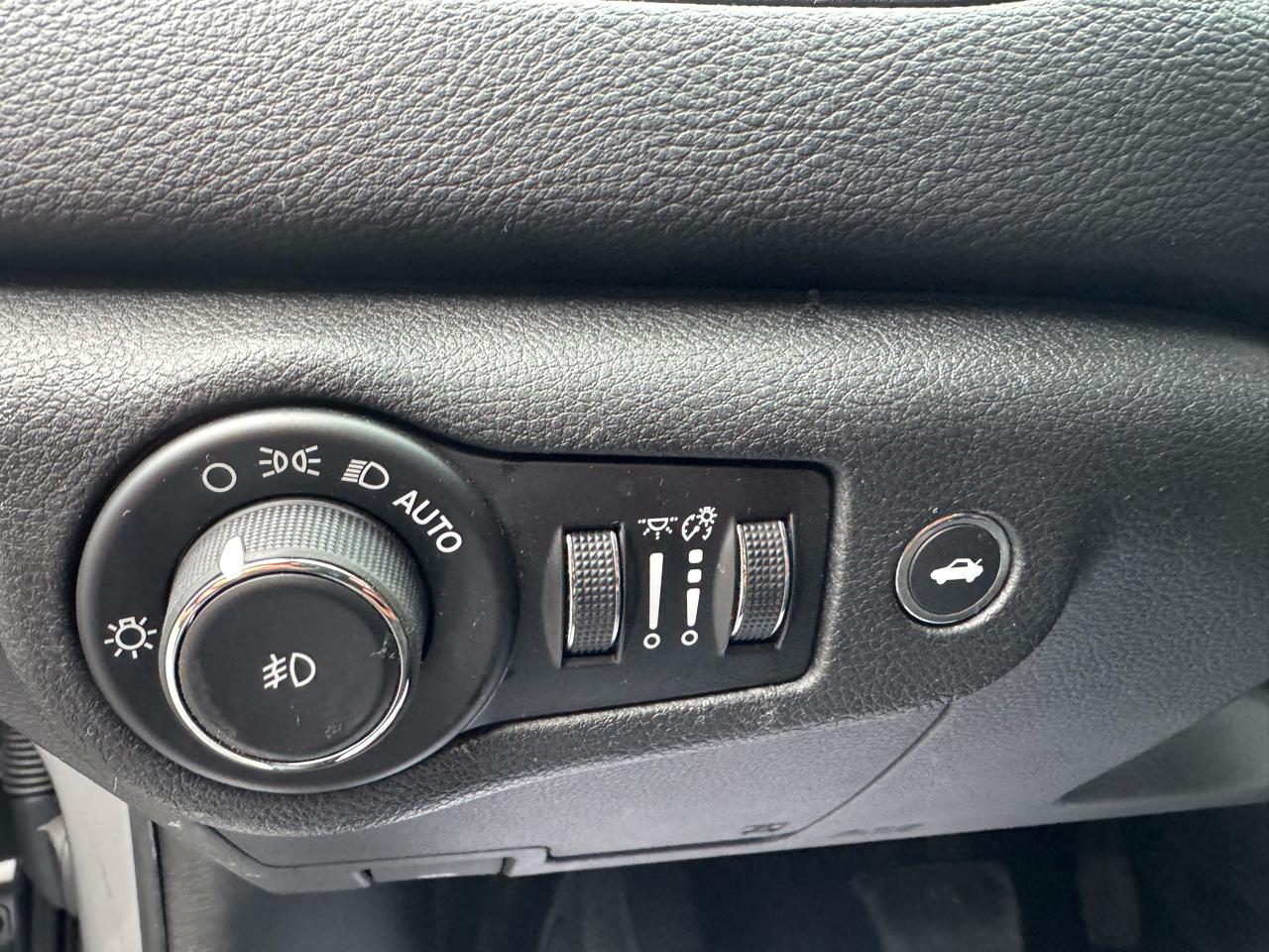 Chrysler 200 4dr Sdn S AWD 2015